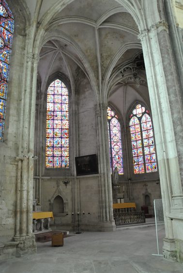 Le déambulatoire nord et les chapelles rayonnantes