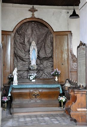 Autel Notre-Dame-de-Lourdes dans le bas-côté gauche