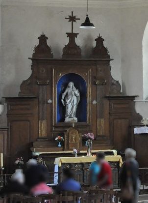 Le retable du chœur est dédié à sainte Mathie