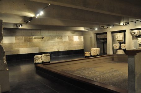 Salle de la mosaïque des Cerfs.