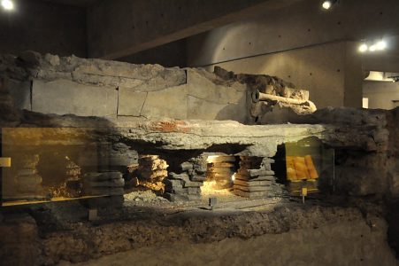 Vue du système de chauffage avec une canalisation.