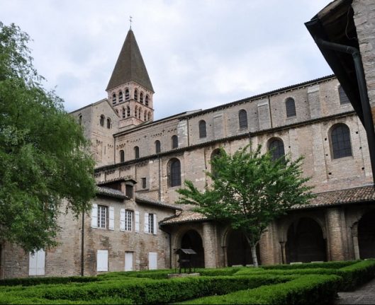 Le cloître et le clocher ouest