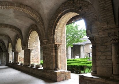 Une allée du cloître