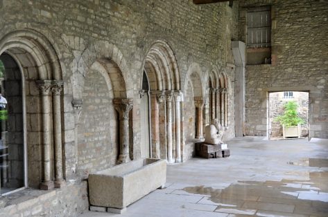 Une allée du cloître