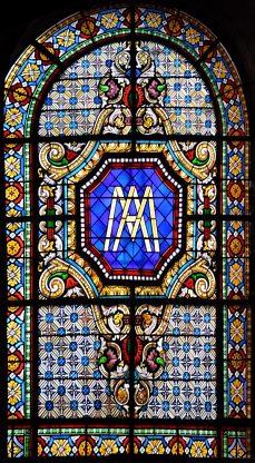 Vitrail dans la chapelle Notre-Dame Vitrail dans la chapelle Notre-Dame