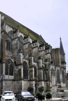 Le côté nord de l'église et ses contreforts