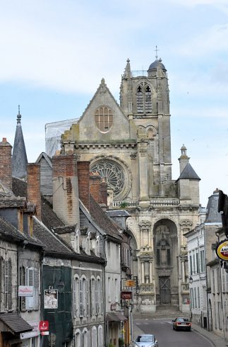 La façade de l'église Notre–Dame