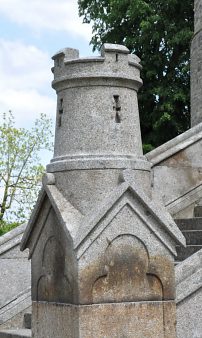 Les rampes de l'escalier monumental