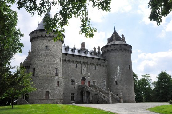 Le château. À gauche, la Tour du Maure.