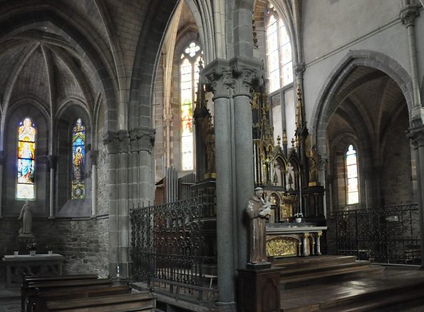 La chapelle absidiale nord Saint-Gilduin et le chœur.