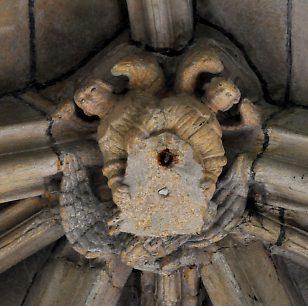 Une clé de voûte de la chapelle axiale