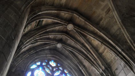 La voûte oblongue d'une chapelle sud du déambulatoire