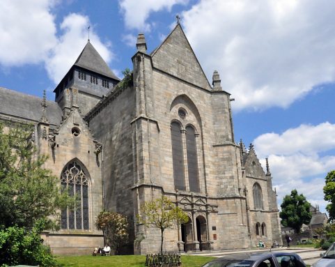 Le côté sud et le croisillon sud du transept de l'église