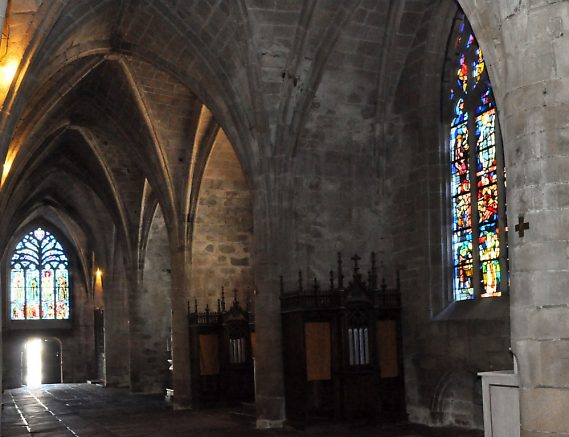 Suite de chapelles latérales dans le bas-côté nord et voûte du collatéral