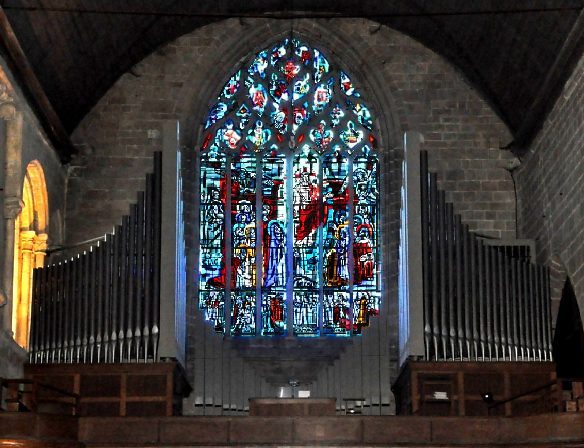 Orgue de tribune et verrière de la façade occidentale