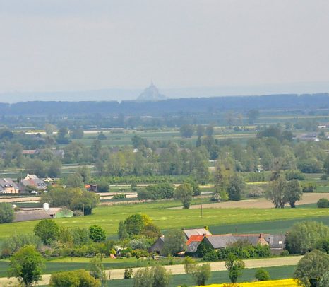 Le Mont Saint–Michel depuis le sommet du Mont–Dol