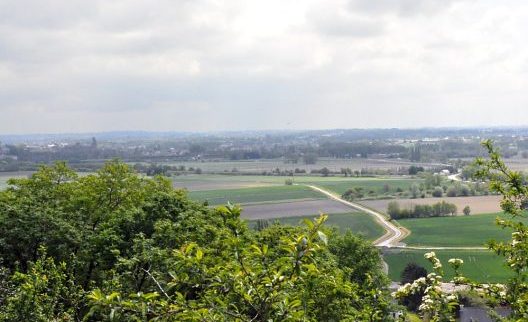 Le chemin de terre qui va de Dol-de-Bretagne vers le Mont-Dol