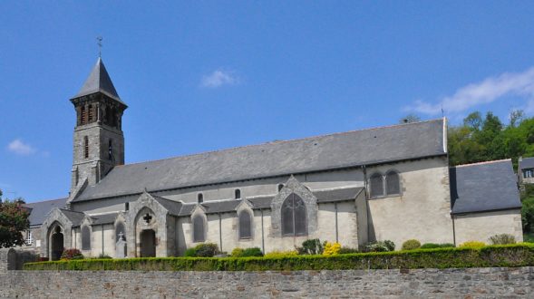 Vue d'ensemble du côté sud. Les deux portes latérales datent de 1864.