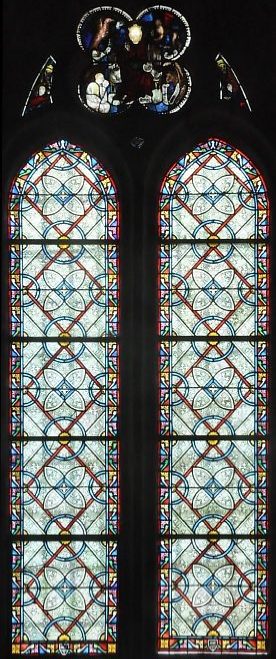 Baie 11, vitrail àfigures géométriques et tympan de la fin du XIVe siècle