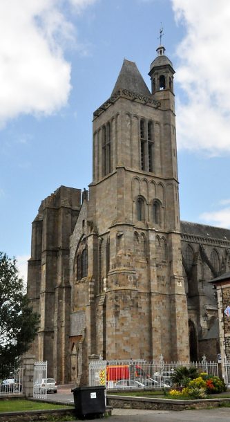 La tour sud de la façade ouest