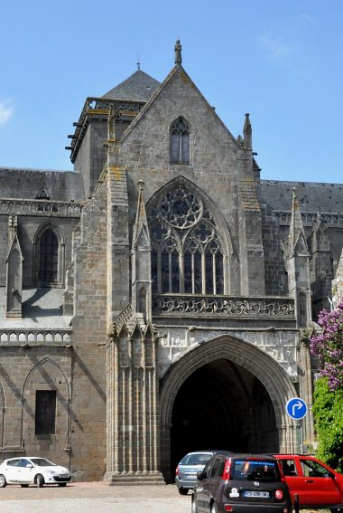 Le porche Saint-Magloire dans le bras sud du transept