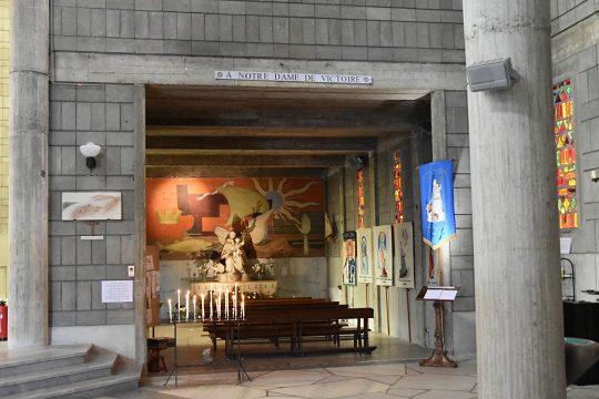 La chapelle de la Vierge vue depuis la nef.