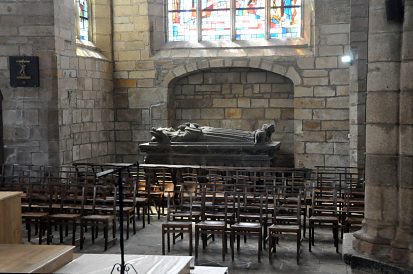 La chapelle de Malleville abrite le tombeau de Philippe de Montauban et de sa femme.