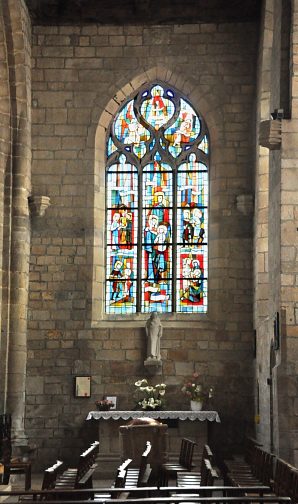 La chapelle de Queheon dans l'absidiole sud