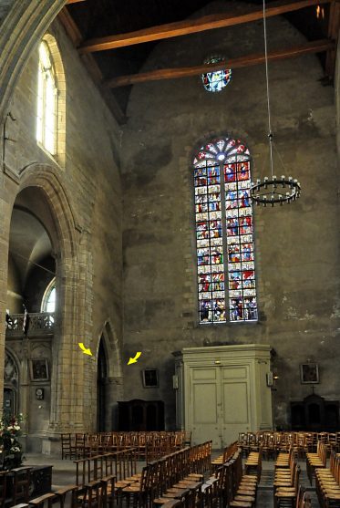 Le croisillon sud abrite la verrière Renaissance dans la baie n°10