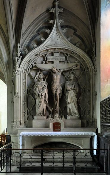 Chapelle du Calvaire dans le bas-côté nord