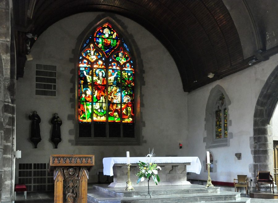 Le chœur de l'église Saint-Hélier