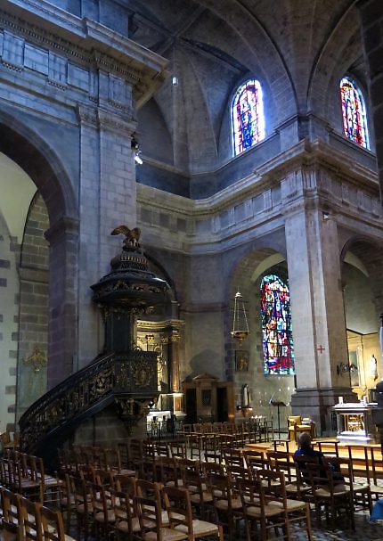 Chaire à prêcher et bras nord du transept