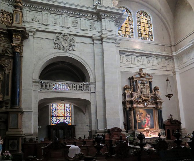 Élévation sud du chœur et du bras sud du transept vues de derrière les stalles nord