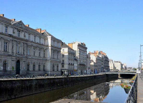 La Vilaine quai mile Zola passe devant le musée des Beaux-Arts