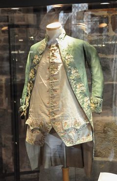 Redingote et gilet  la franaise (soie, toile et broderies  de soie), vers 1760, époque Louis XV