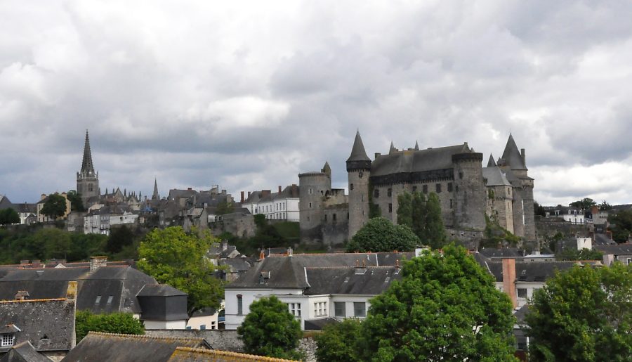 Le château de Vitré et l'église Saint-Martin