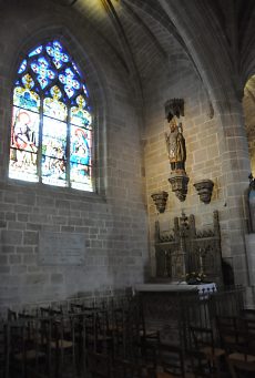 Chapelle latérale nord avec retable du XIXe siècle