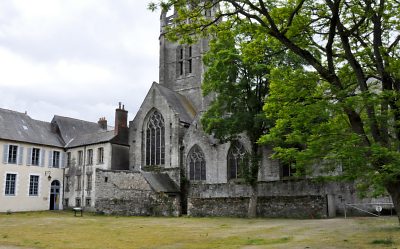 Le jardin des Bénédictins borde le côté nord de l'église