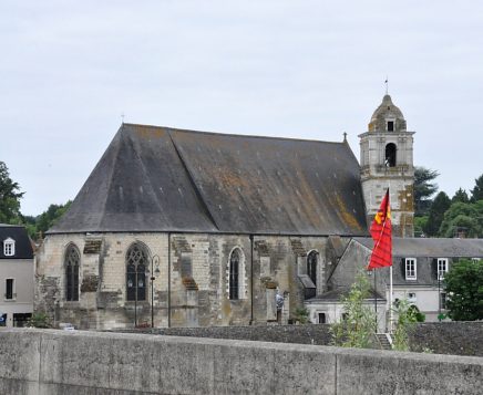 L'église Saint-Florentin depuis le pont sur la Loire.