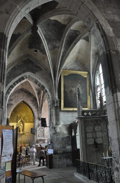 Le bas-côté sud et ses chapelles latérales.