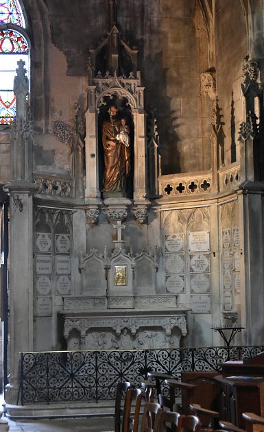 Chapelle Saint-Joseph et ses ex votos dans le bas-côté sud