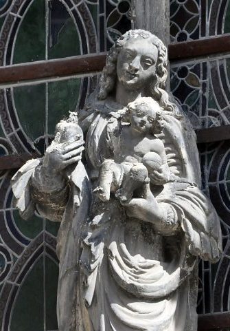 La Vierge à l'Enfant sur le portail sud, détail.