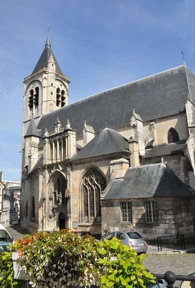 Vue d'ensemble de l'Ã©glise Notre-Dame depuis le sud.