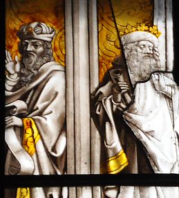 Deux prophètes dans les niches des piliers