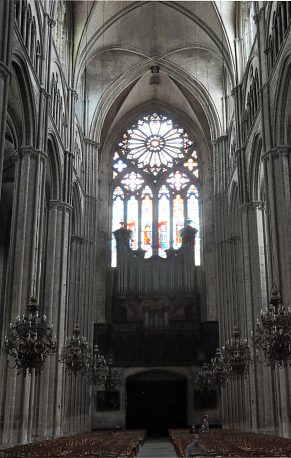 Le grand orgue et le «grand housteau».