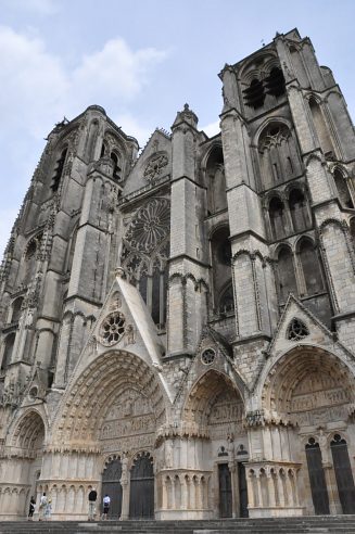 La façade occidentale date du début du XIIIe siècle.