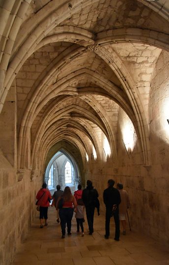 La galerie d'accès à l'église basse.