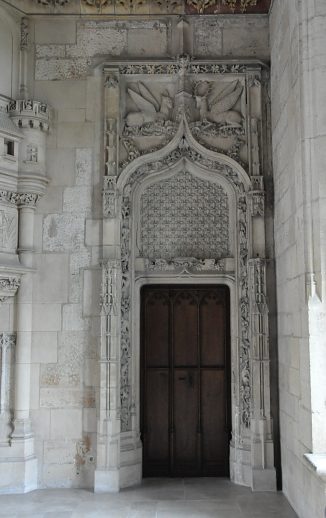 Porte d'entrée de la salle des Festins.