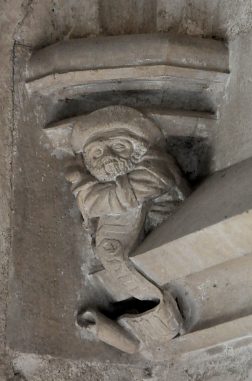 Culot représentant un homme avec les mains dans les manches