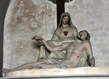 Piéta dans le croisillon nord du transept